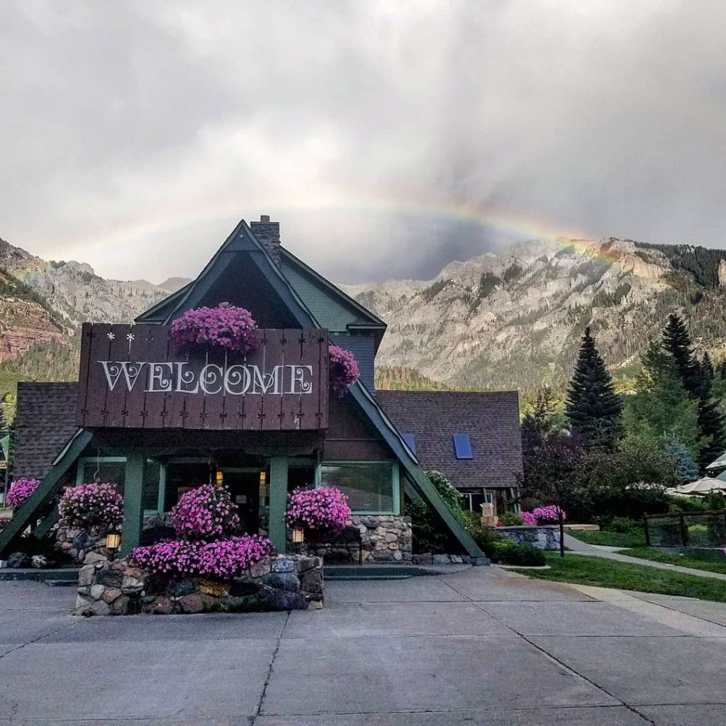 Escape to the Peaks: Colorado Peak View Inn & RV Resort - Your Mountain Getaway Awaits!